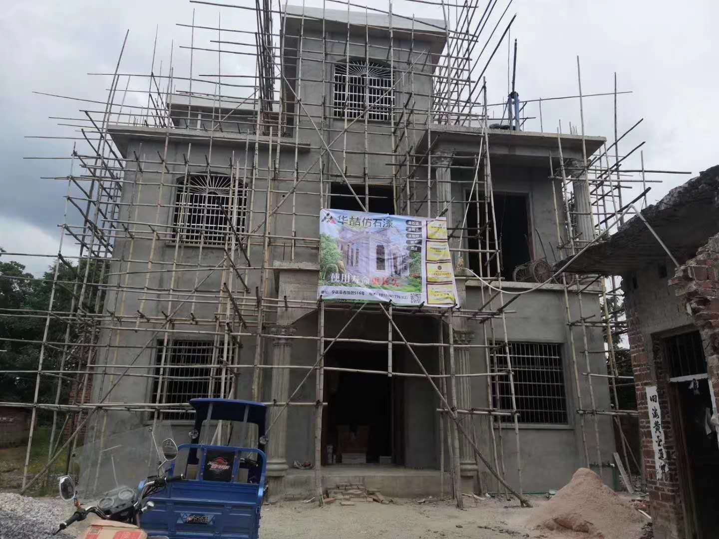 瓷磚外墻翻新仿石漆需要鏟掉瓷磚嗎？