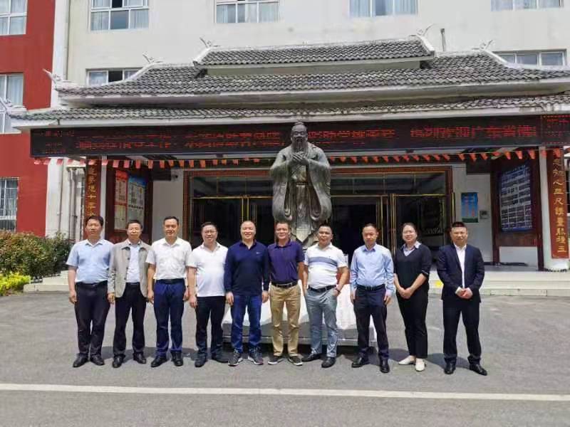 “鳳彩”助學(xué)，金涂寶與你“益”路同行！